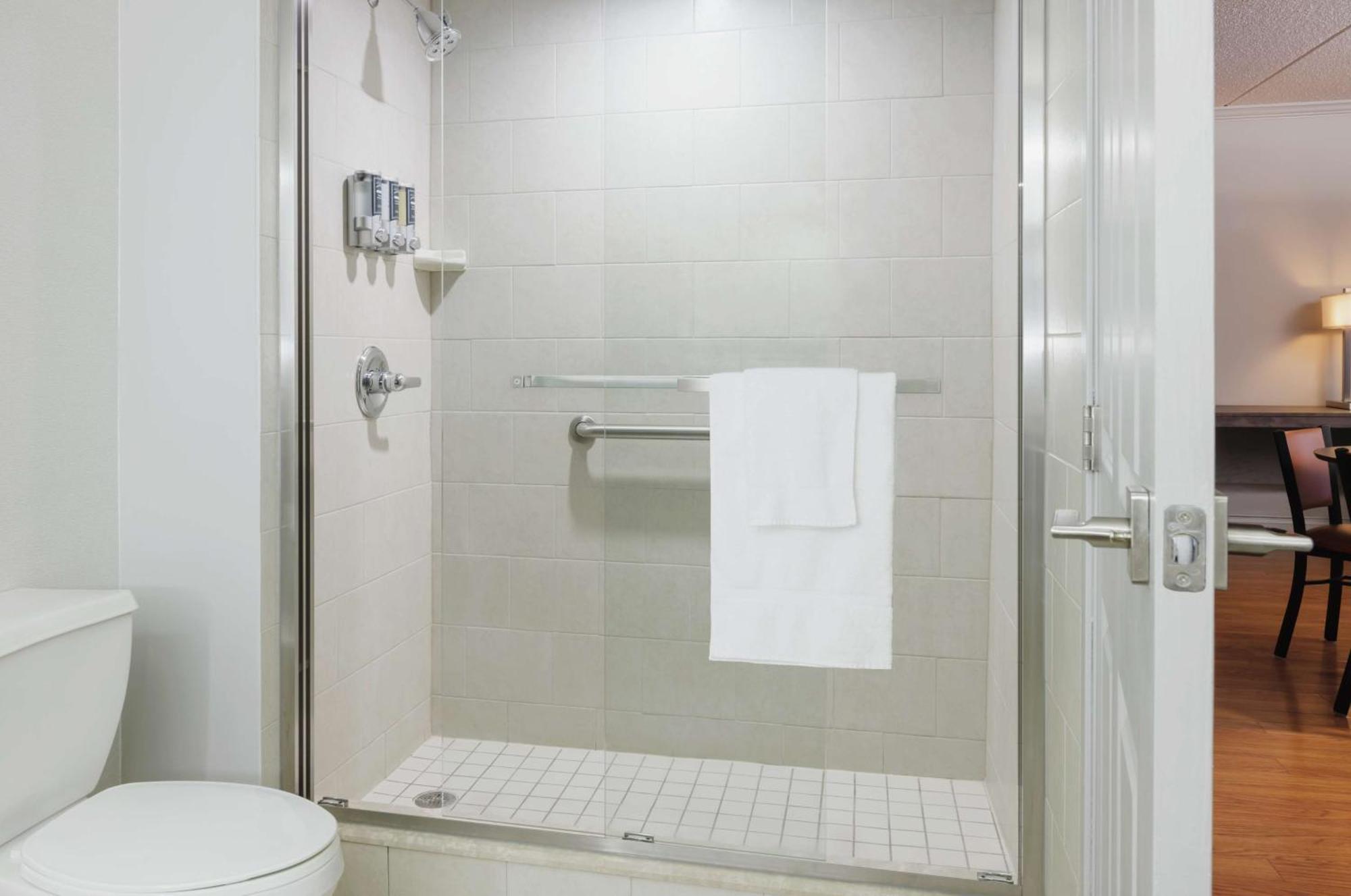 Hotel Trilogy Albany Airport, Tapestry Collection By Hilton Latham Extérieur photo